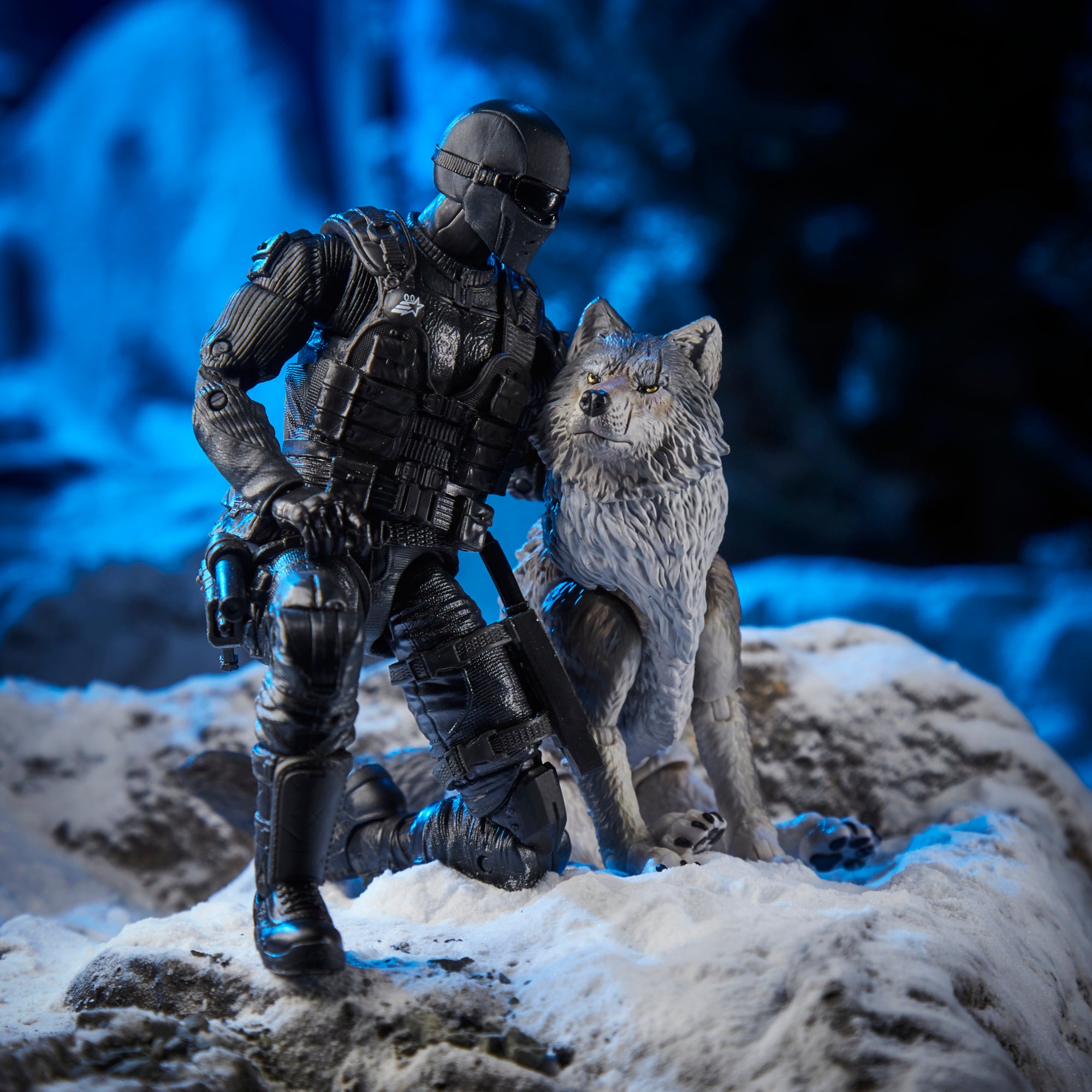 G.I. Joe Classified Series Timber wolf snarling close-up front-on in snow diorama