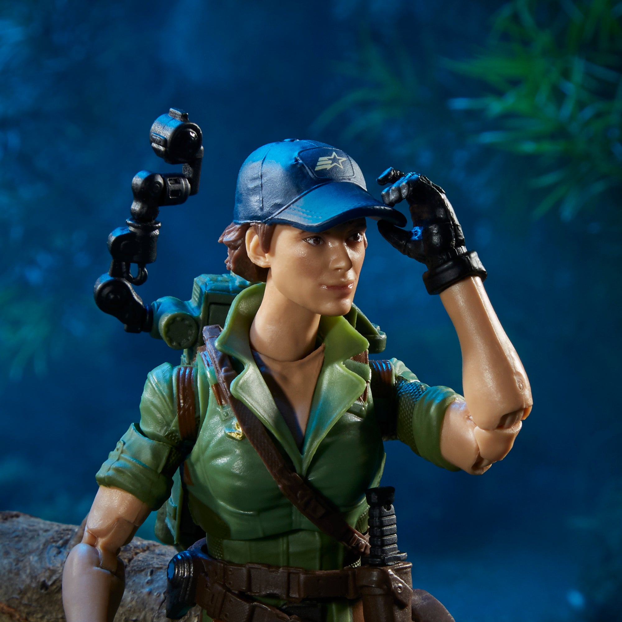 G.I. Joe Classified Series Lady Jaye solo diorama aiming javelin in jungle