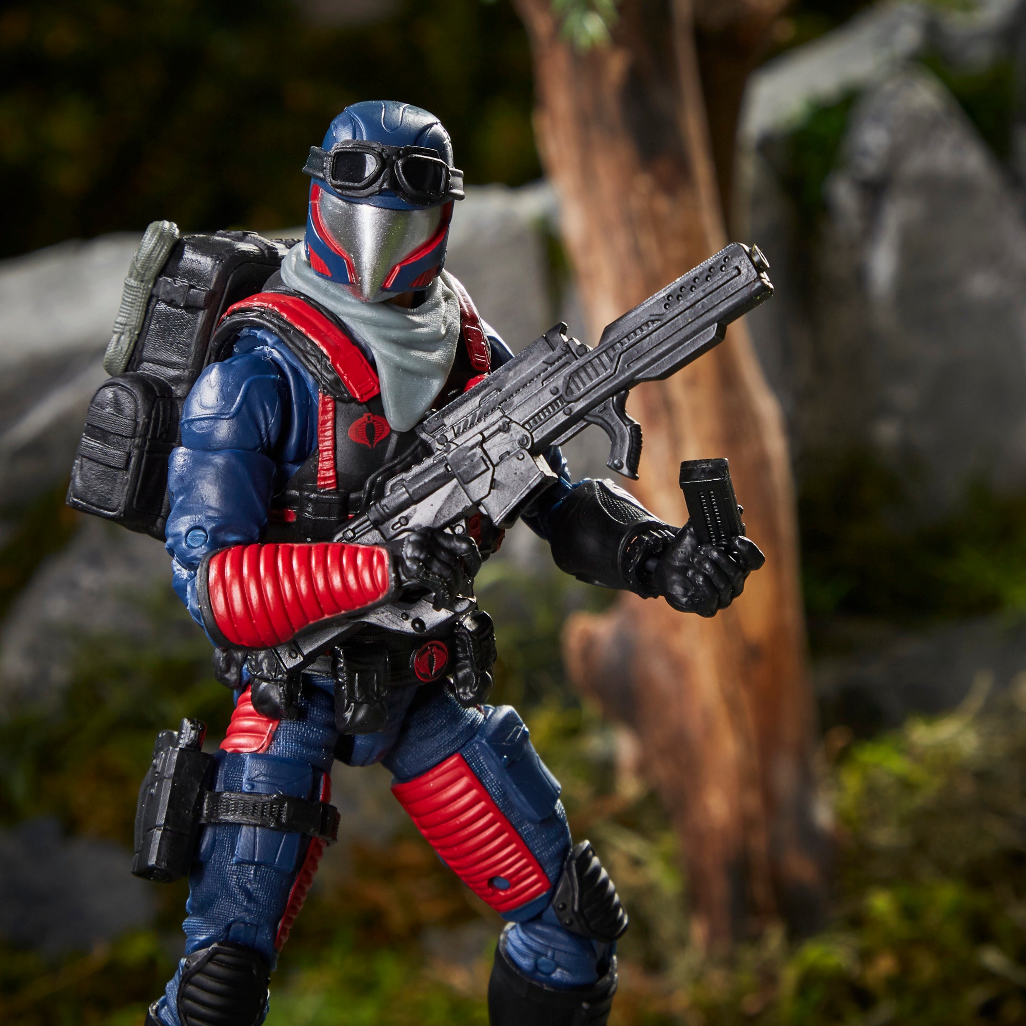 G.I. Joe Classified Series Cobra Viper aiming rifle in jungle diorama