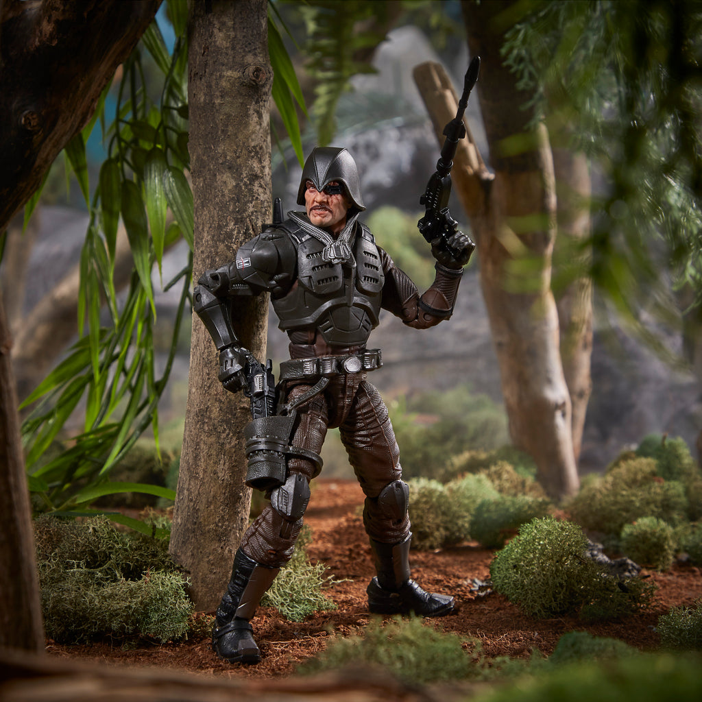 G.I. Joe Classified Series Major Bludd jungle diorama crouching behind log with rifle