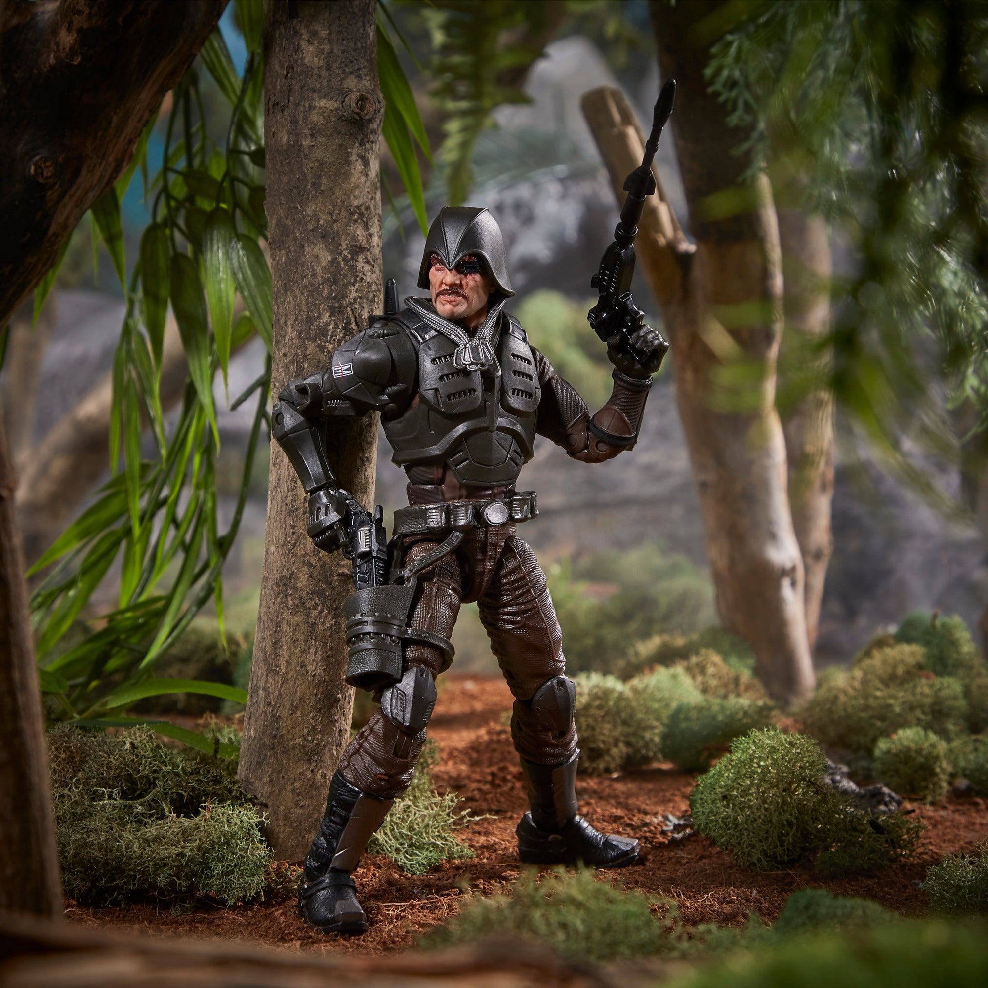 G.I. Joe Classified Series Major Bludd jungle diorama crouching behind log with rifle