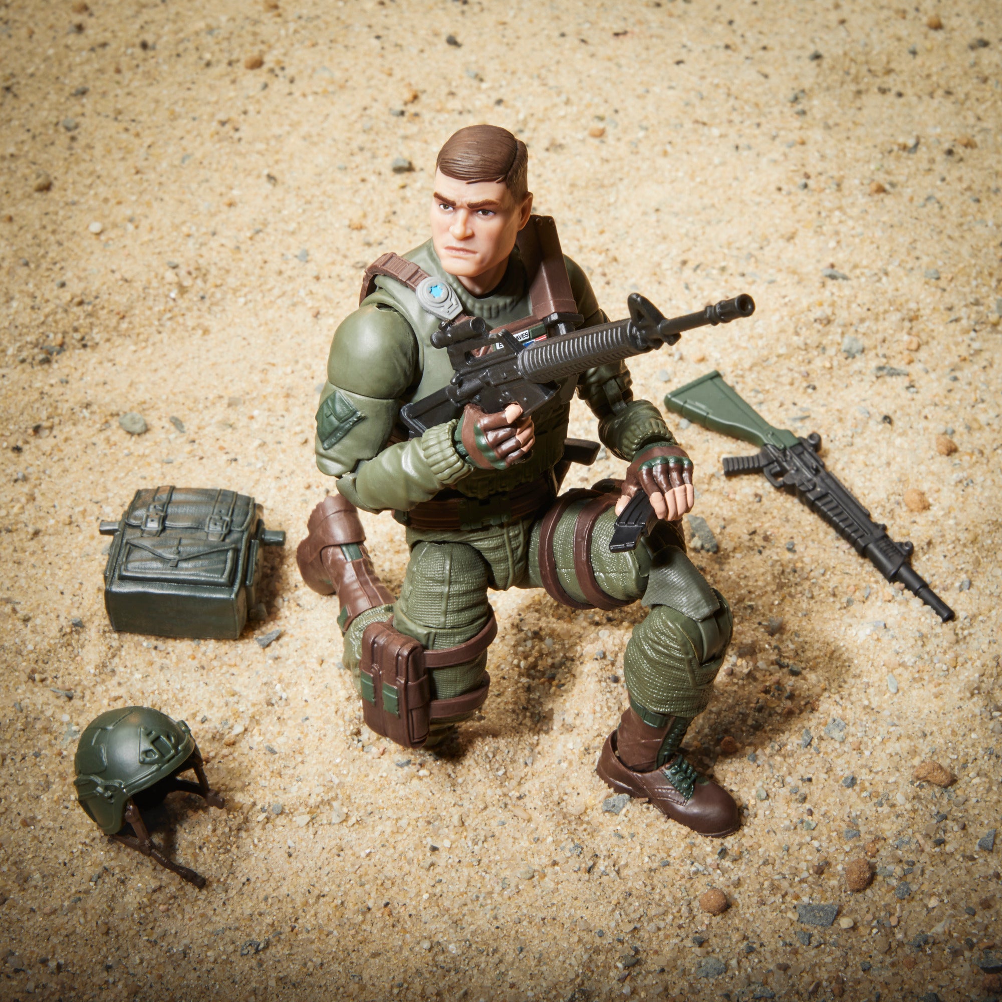 G.I. Joe Classified Series Grunt #87 desert canyon diorama kneeling aiming M16 with yellow smoke LOVECRAFT 1549