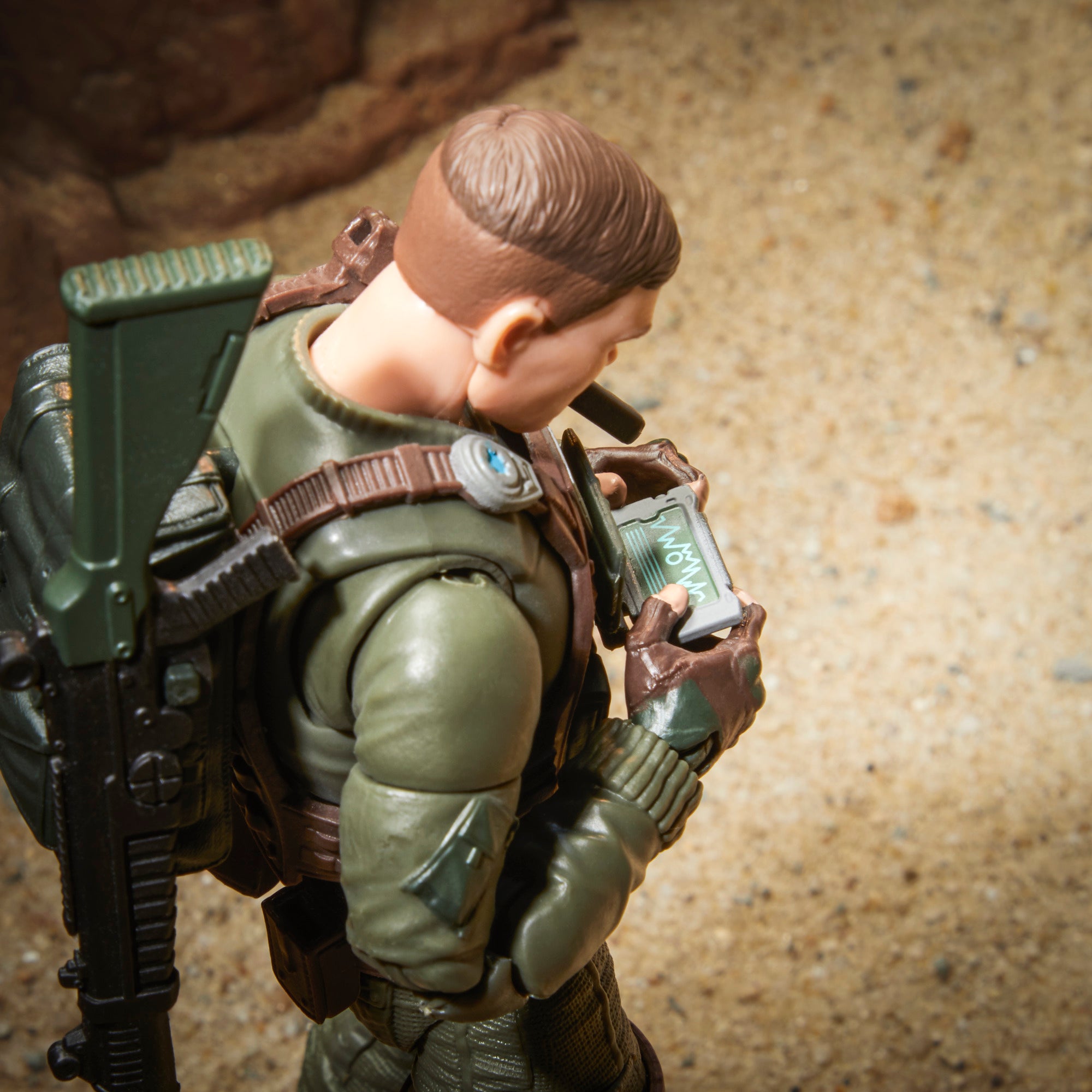 G.I. Joe Classified Series Grunt #87 desert canyon diorama detail shot holding radio/comms unit LOVECRAFT 1556