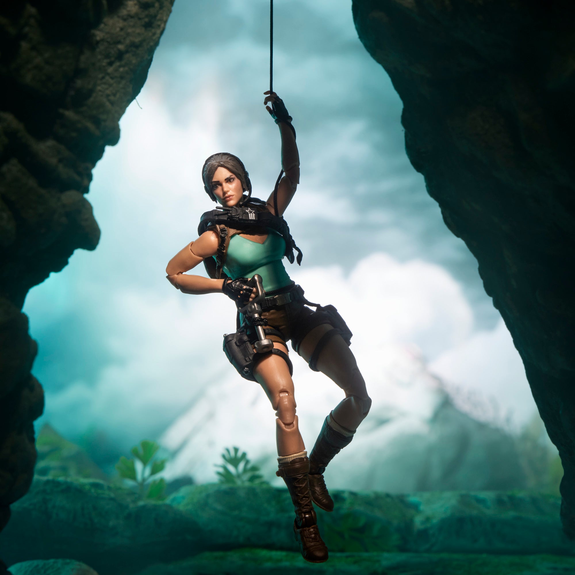 G.I. Joe Classified Series Lara Croft TOMB RAIDER - Dual pistols flying