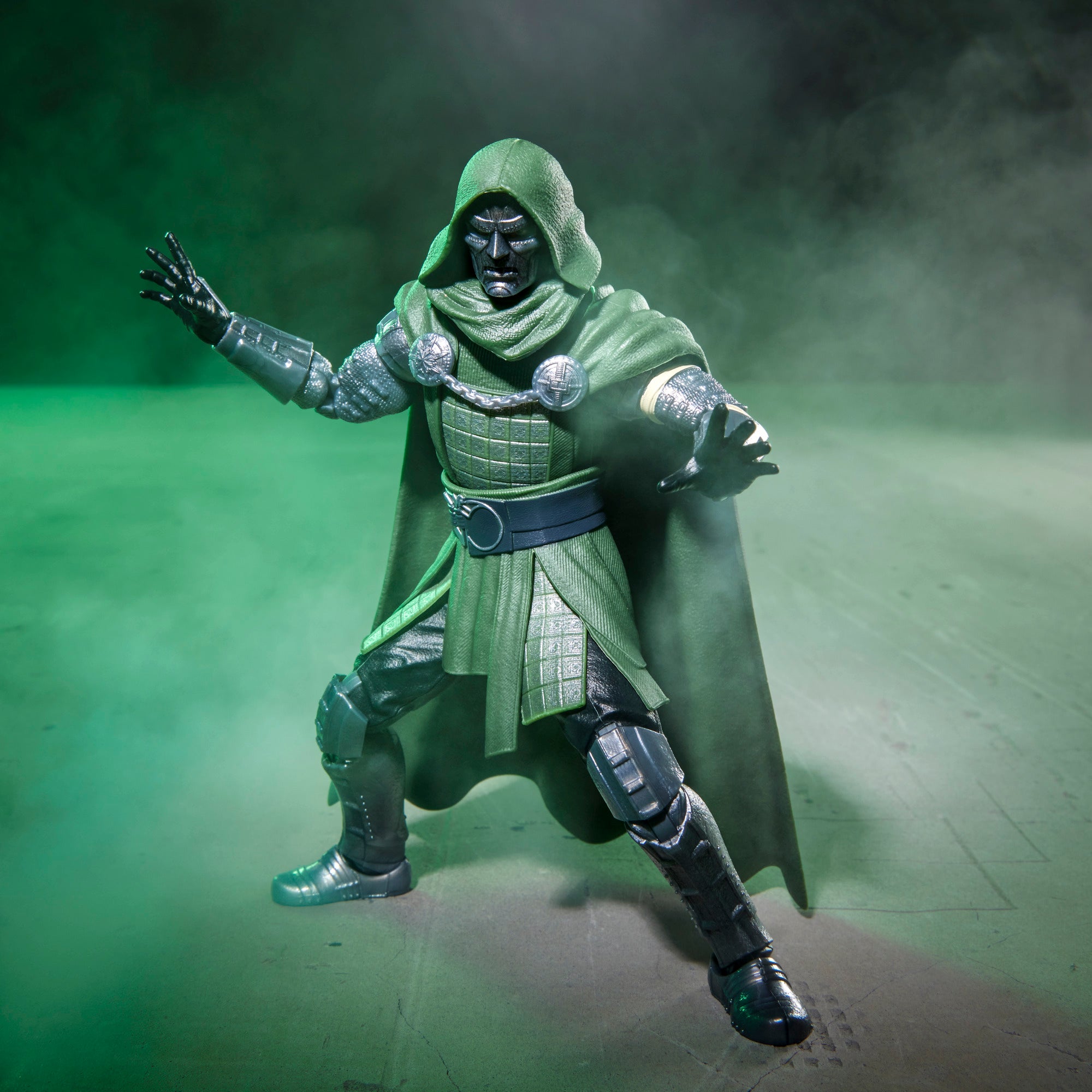 Marvel Legends Series – Avengers: Doomsday Doctor Doom | 6-Inch Action Figure with 2 Accessories | Hasbro