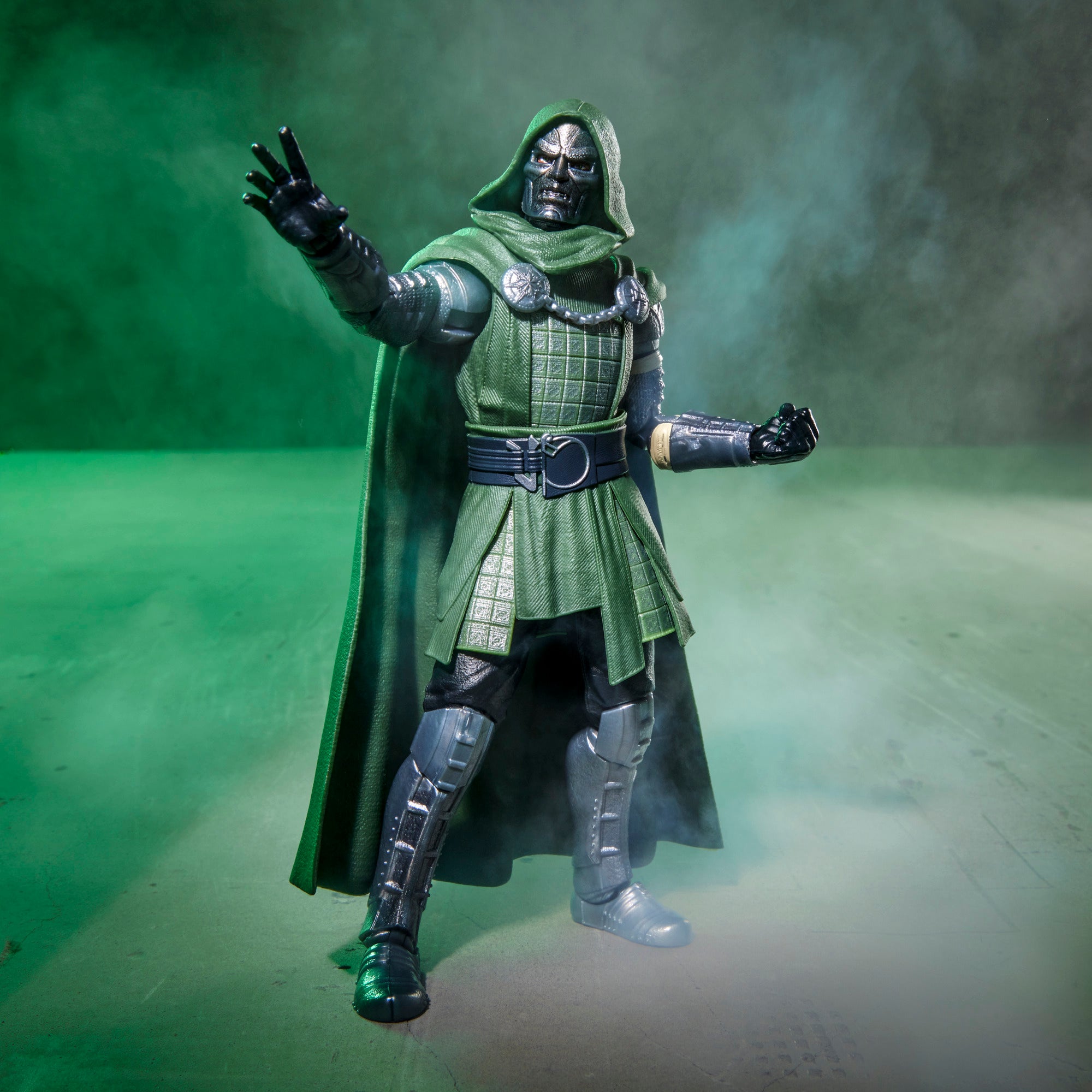 Marvel Legends Series – Avengers: Doomsday Doctor Doom | 6-Inch Action Figure with 2 Accessories | Hasbro